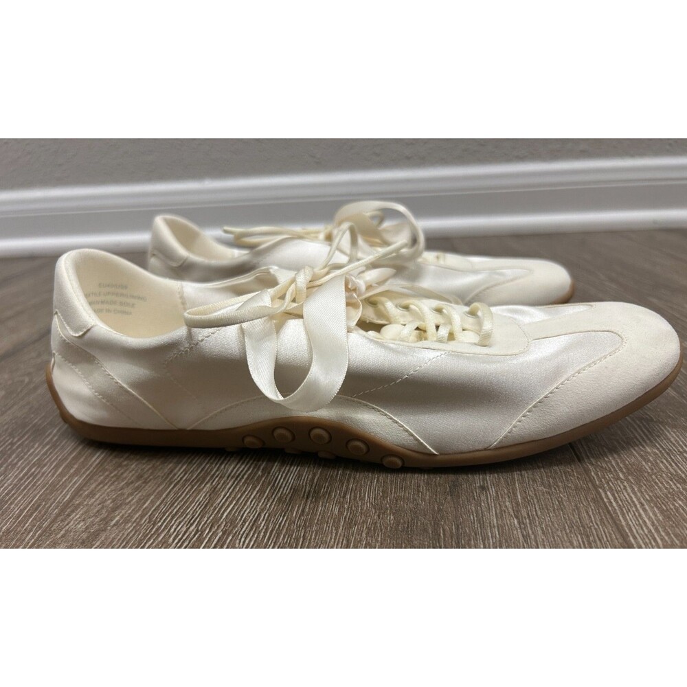 VIVAIA Square-Toe Jogger Sneakerina (Carol) Size 9